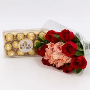 Buquê 15 Rosas Vermelhas e Rosadas com Caixa de Bombons Ferrero Rocher