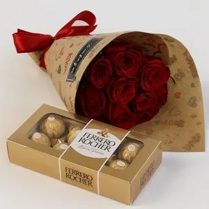 Buquê com 10 Rosas Vermelhas no Kraft e Caixa Ferrero Rocher