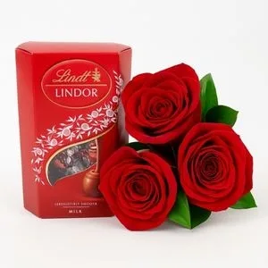 Buquê com 3 Rosas Vermelhas, Gipsofila e Bombons Lindt 37g