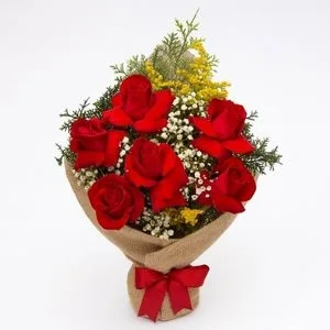 Buquê com 6 Rosas Vermelhas Abertas