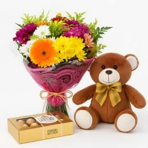 Buquê de Flores Coloridas com Urso de Pelúcia e Ferrero Rocher