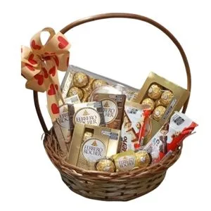 Cesta Ferrero Selection com Chocolates Premium