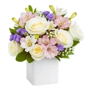 Arranjo de Rosas e Astromélias