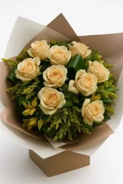 Buquê com 12 rosas Champanhe
