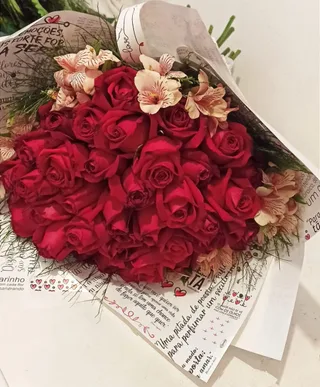Buquê 50 Rosas