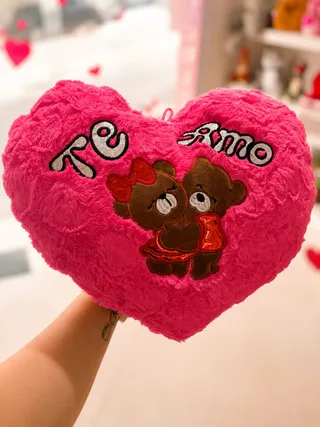ALMOFADA CORAÇÃO 35 CM CASAL URSO