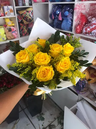 buque rosas amarelas