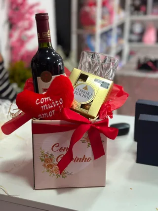 cesta com vinho 