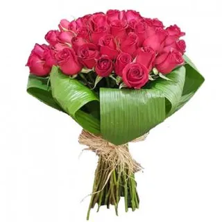 Bouquet com 50 Rosas Vermelhas
