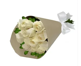 Bouquet de Rosas Brancas no Kraft