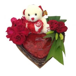 Coração de Rosas e Chocolate com Pelúcia