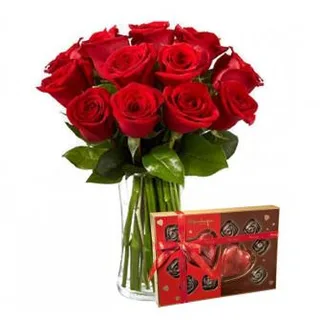 Jarra de Rosas Vermelhas + Caixa Chocolate