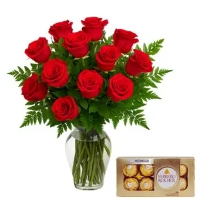 Jarra de Vidro com Rosas e Ferrero