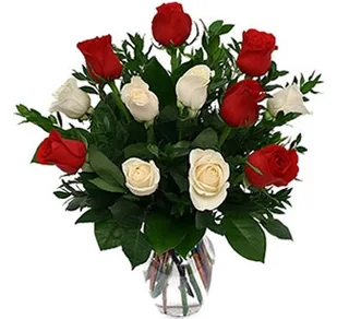 Vaso de Rosas Vermelhas e Brancas