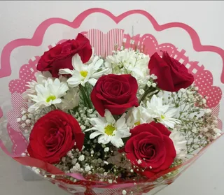 Buquê cinco rosas 