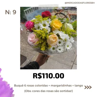 Buquê de rosas com flores do campo