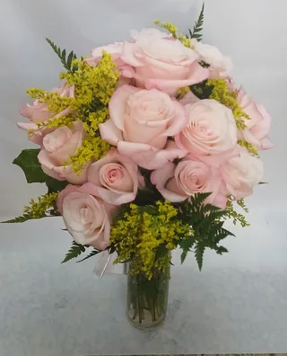 Arranjo de rosas no vaso