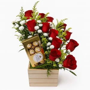 Arranjo de Rosas Vermelhas com Ferrero Rocher em Caixa de Madeira
