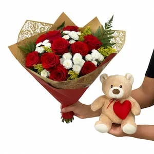 Buquê de Rosas Vermelhas com Áster e Urso de Pelúcia