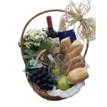 Cesta de Frutas, Queijos, Pães, Vinho e Flores