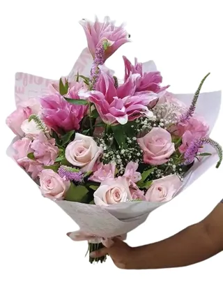 Nobre Buquê de Lírios e Rosas Rosadas